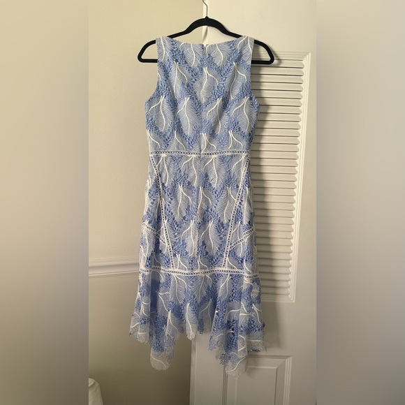 Elie Tahari
Mariya Embroidered Lace Dress - Picture 5 of 9